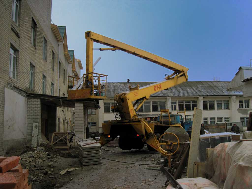 фото строительные работы с автовышки