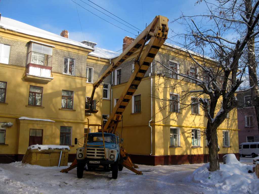 Фото автовышки АГП 28 в Брянске